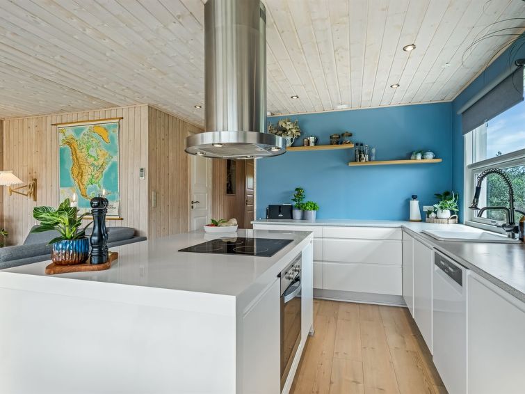 ingiald-600m-from-the-sea/