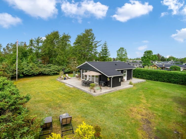 ingiald-600m-from-the-sea/