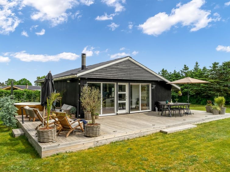 ingiald-600m-from-the-sea/