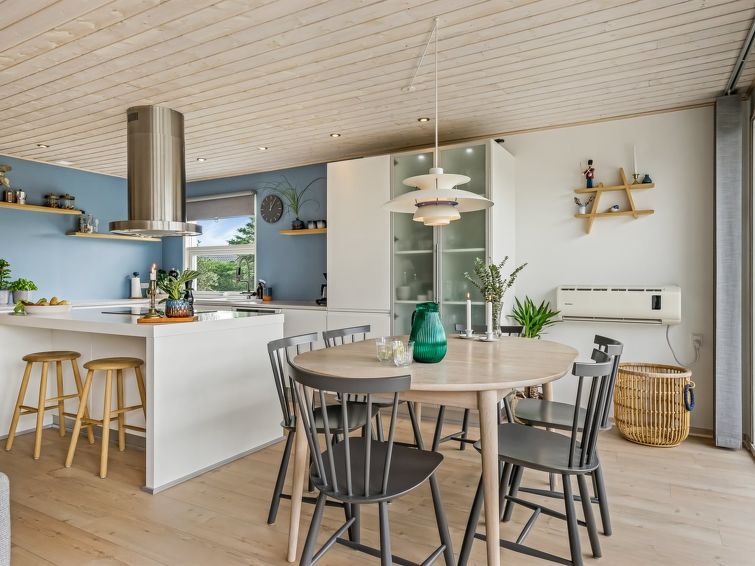 ingiald-600m-from-the-sea/