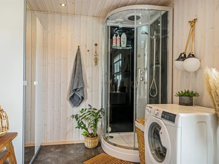 ingiald-600m-from-the-sea/