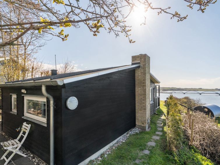 nielsen-30m-to-the-fjord/