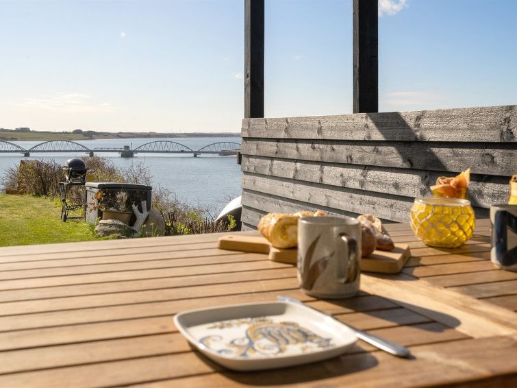 nielsen-30m-to-the-fjord/