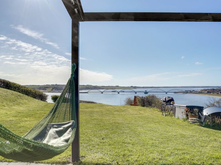 nielsen-30m-to-the-fjord/