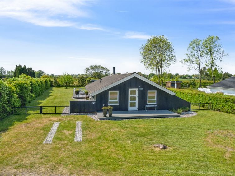 nilsa-400m-from-the-sea/