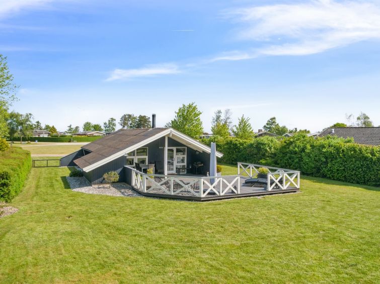 nilsa-400m-from-the-sea/