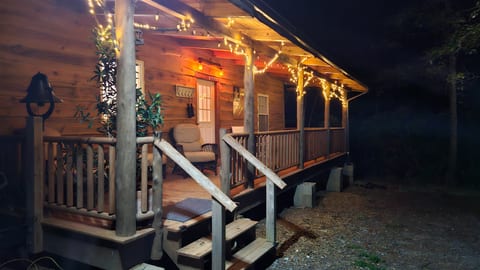  Book Direct and Save! A Touch of Whimsy-Lake Lure