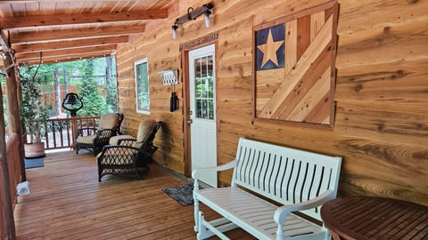  Book Direct and Save! A Touch of Whimsy-Lake Lure