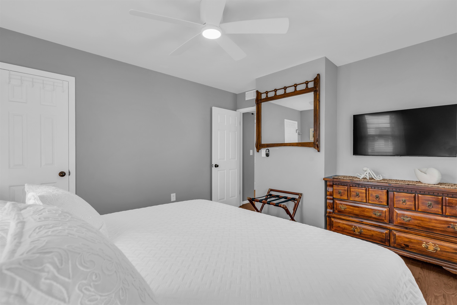 Dresser & TV - Barnegat Bay Cottage - Seaside Park