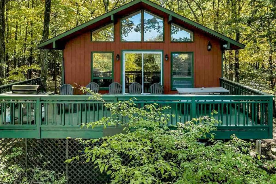Welcome to Bear Hugs Chalet!
Sleeps 12 
4 bedrooms
2 baths
Hot Tub
Game Room
Fire Pit

Close To: 
Jack Frost Big Boulder-Ski Resorts
Split Rock Golf
Skirmish Paintball
Hickory Run State Park
Boulder Field
Pocono Raceway

Lake Harmony Vacation Rentals