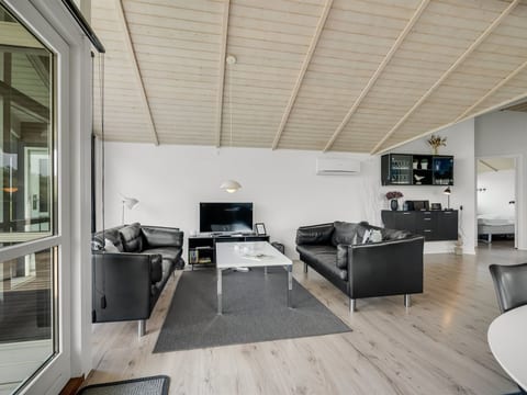 "Frejdis" - 1.1km from the sea