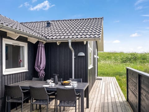 "Frejdis" - 1.1km from the sea