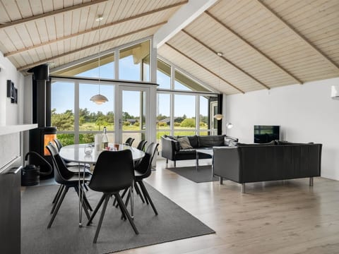 "Frejdis" - 1.1km from the sea