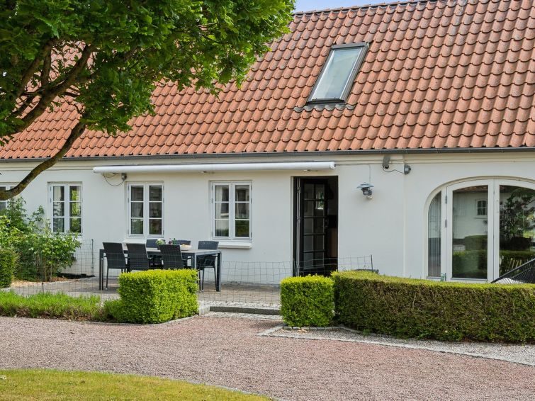 malinda-500m-from-the-sea/