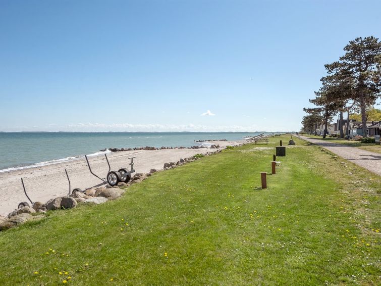 aleksa-400m-from-the-sea/