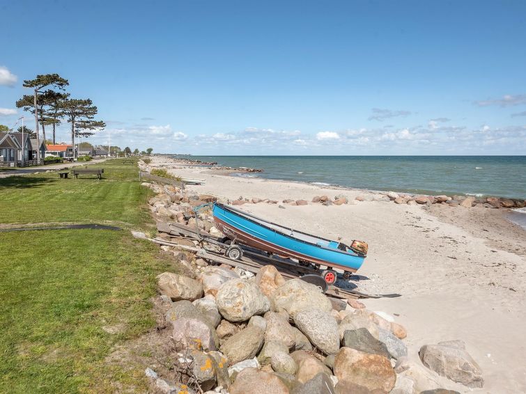 aleksa-400m-from-the-sea/