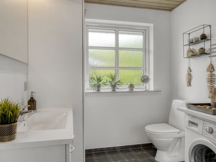 christina-300m-to-the-fjord/