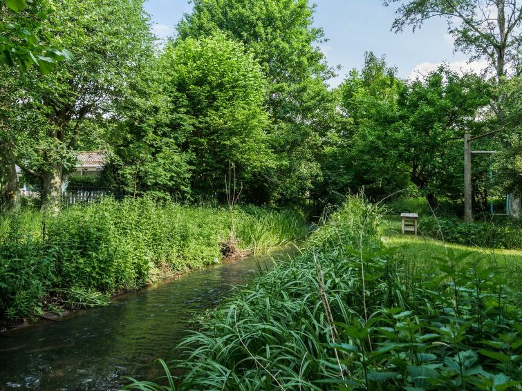 lucie-1-5km-from-the-sea/