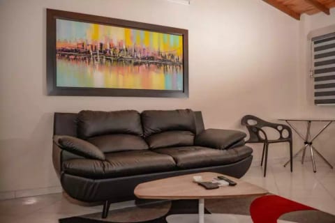 Hot tub 1 bedroom ac by park lleras security WiFi 