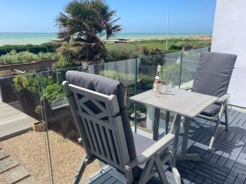 Stunning, newly refurbished, beachfront townhouse 
