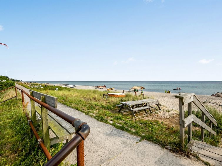 neea-40m-from-the-sea/