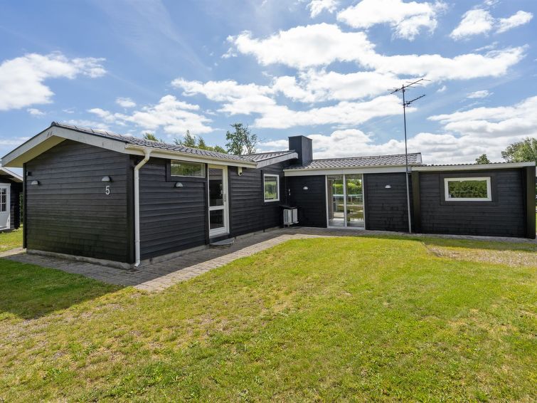 edel-650m-from-the-sea/