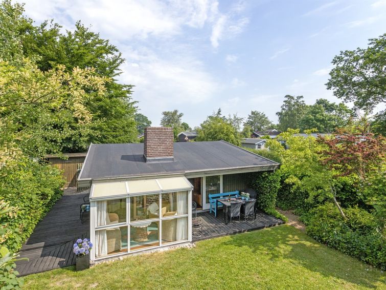 ani-100m-from-the-sea/