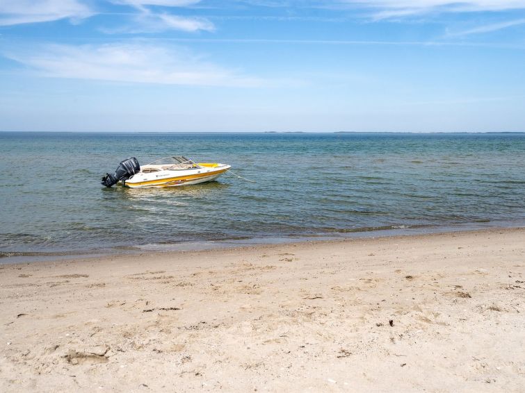 nera-10m-from-the-sea/