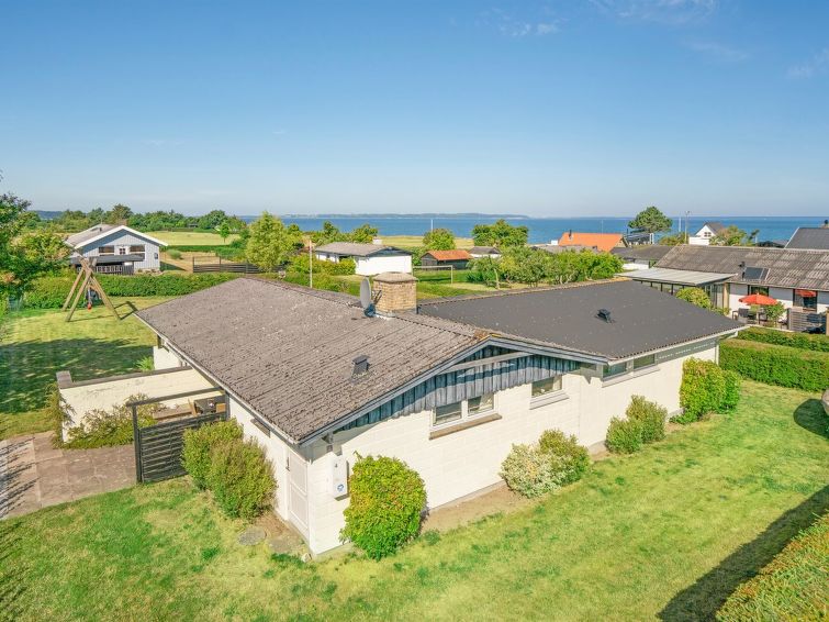 evald-200m-from-the-sea/