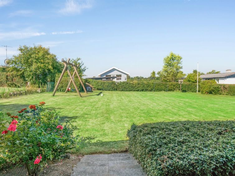 evald-200m-from-the-sea/