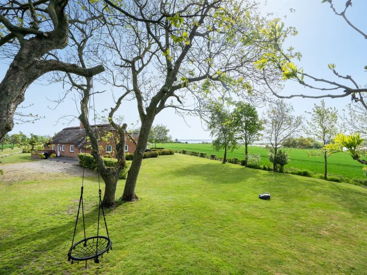 jugen-900m-to-the-fjord/