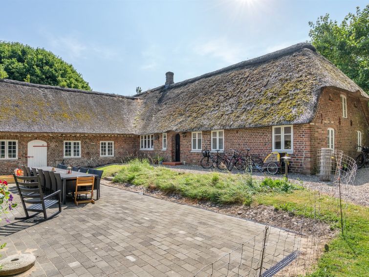 arik-700m-from-the-sea/