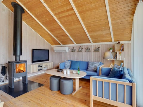 "Norna" - 300m from the sea