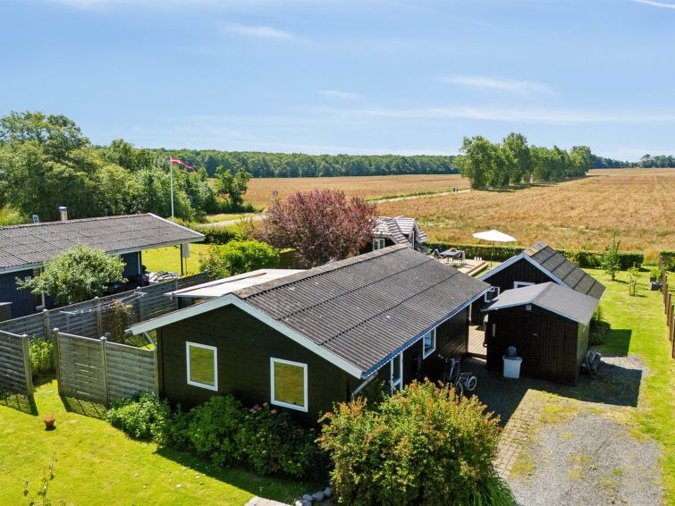 ainikki-200m-from-the-sea/