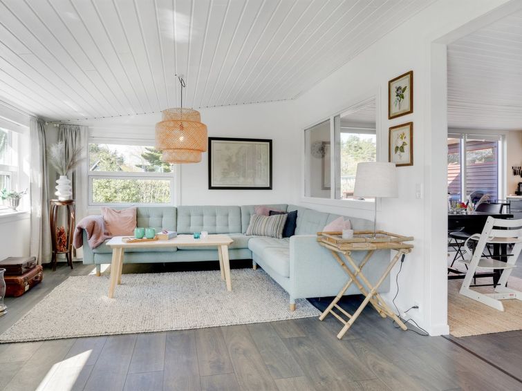 sveina-600m-from-the-sea/