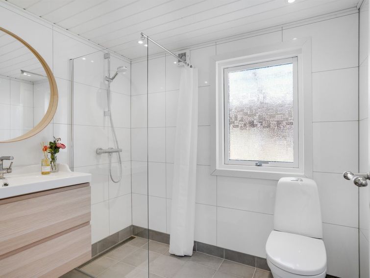 sveina-600m-from-the-sea/