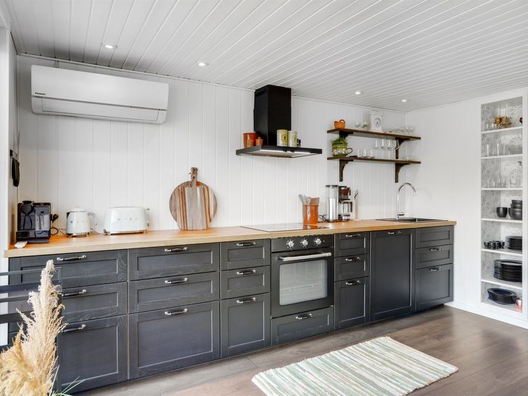 sveina-600m-from-the-sea/