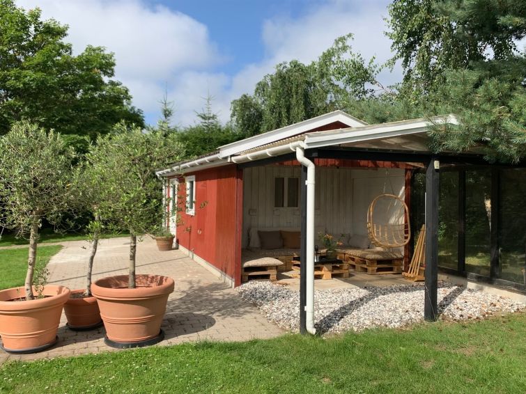 tonia-290m-from-the-sea/