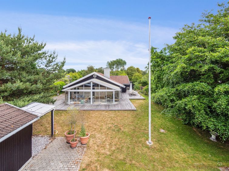 tonia-290m-from-the-sea/