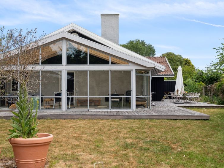 tonia-290m-from-the-sea/