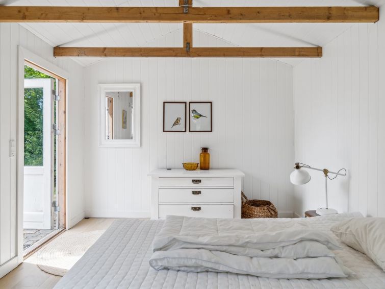 tonia-290m-from-the-sea/