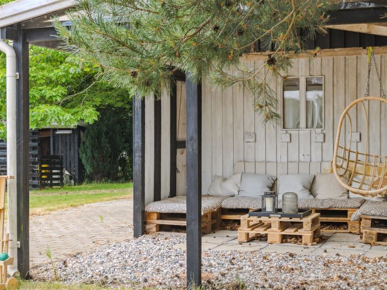 tonia-290m-from-the-sea/