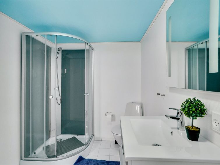 thomsen-200m-to-the-fjord/