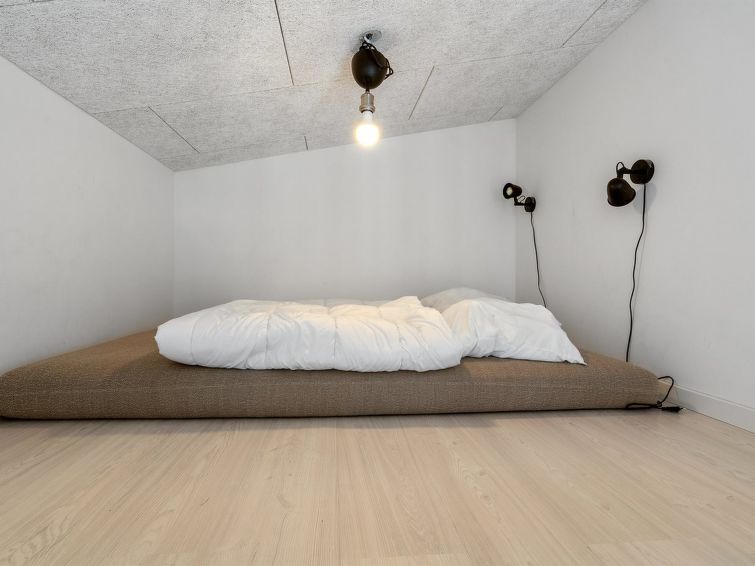 nimrod-300m-from-the-sea/