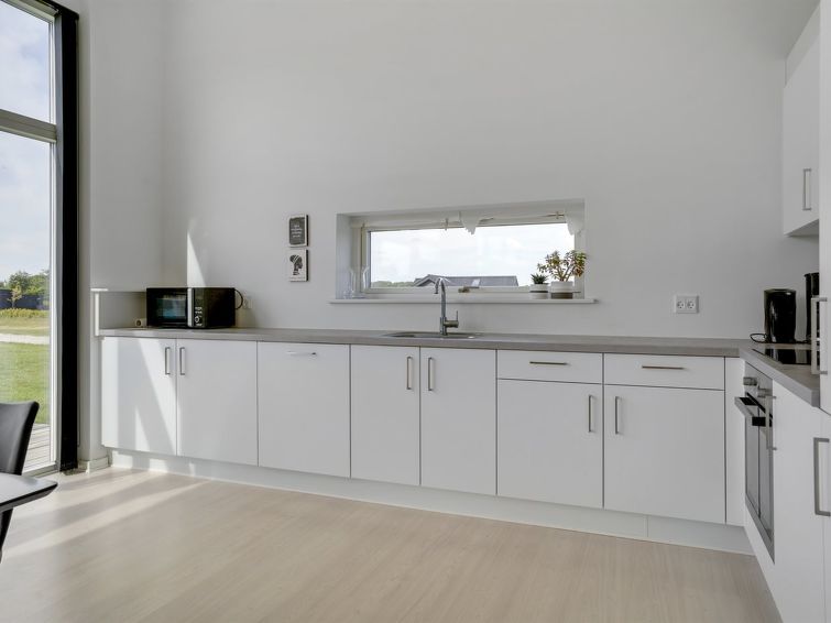 nimrod-300m-from-the-sea/