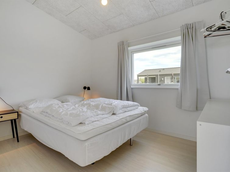 nimrod-300m-from-the-sea/