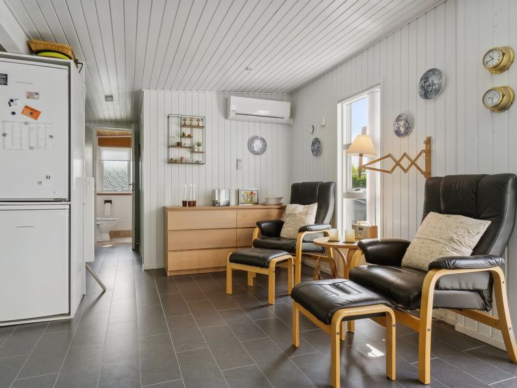 guthrik-900m-from-the-sea/