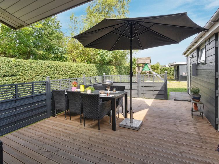 guthrik-900m-from-the-sea/