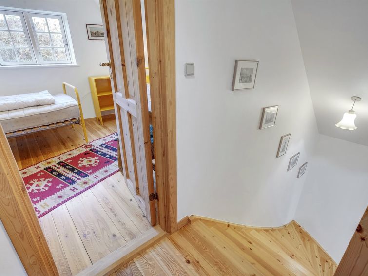 tabetha-25m-from-the-sea/