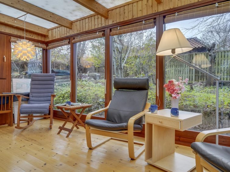 tabetha-25m-from-the-sea/